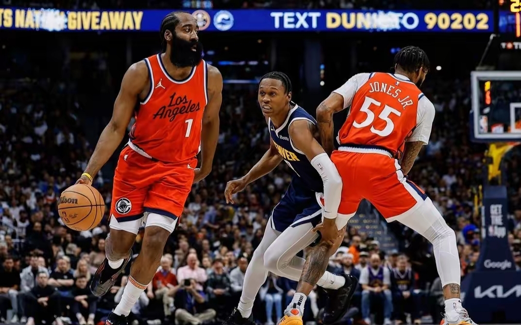 赛地聚焦——NBA总决赛今晚热度飙升，费城76人单刀错失，气氛紧张，数据趋势出现新变化的简单介绍